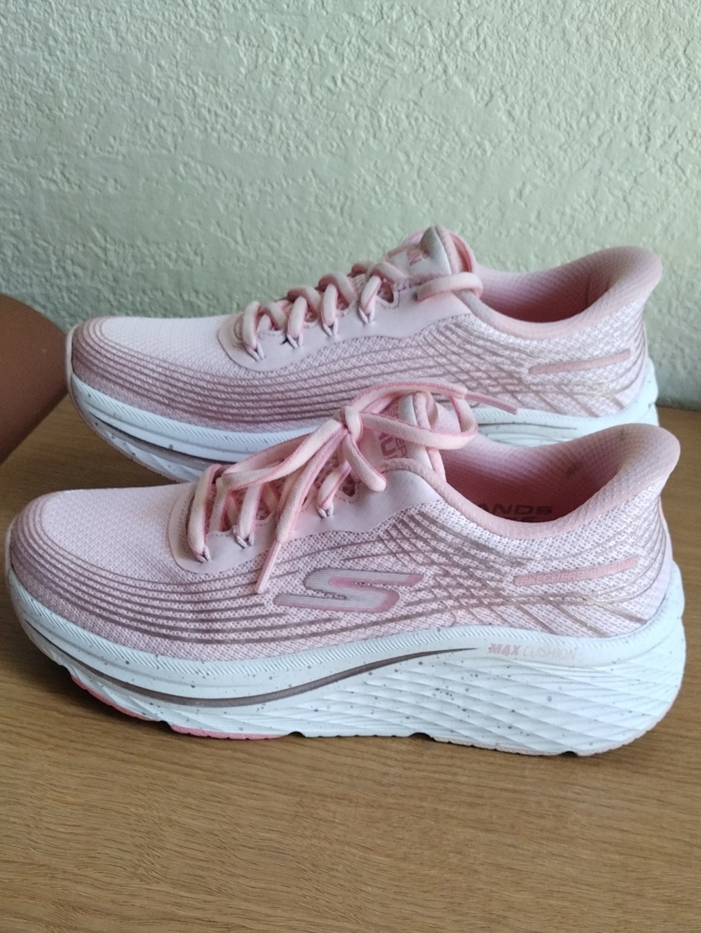 SKECHERS WOMEN GO RUN SLIP-INS SIZE 6